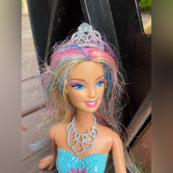 2012 Mermaid Barbie with Turquoise & Pink Streaks in Blonde Hair - Picture 4 of 8